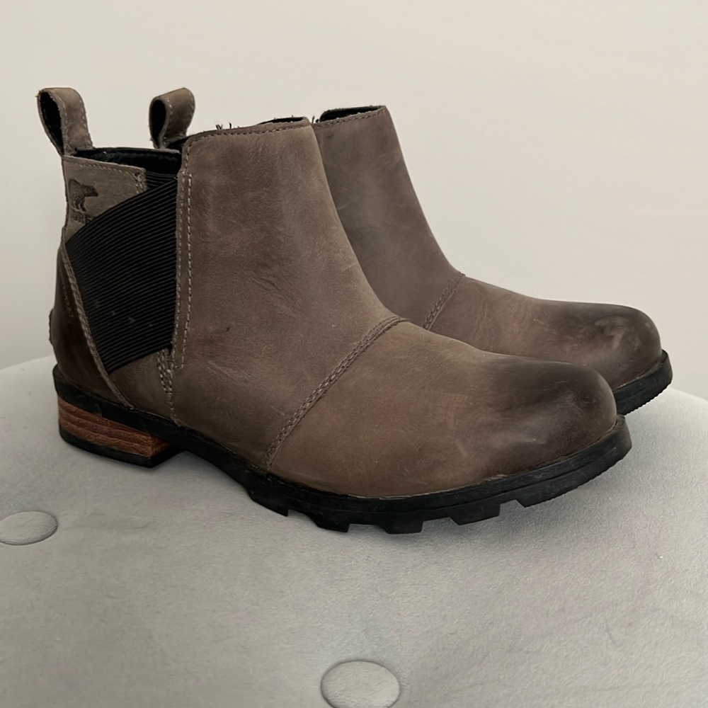 SOREL Women's size 7 Emelie ankle Chelsea Waterproof Boots Green NOWT